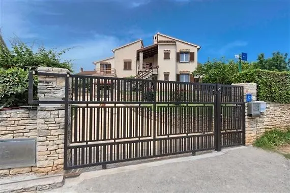Apartment Fig Tree Medulin Croatia